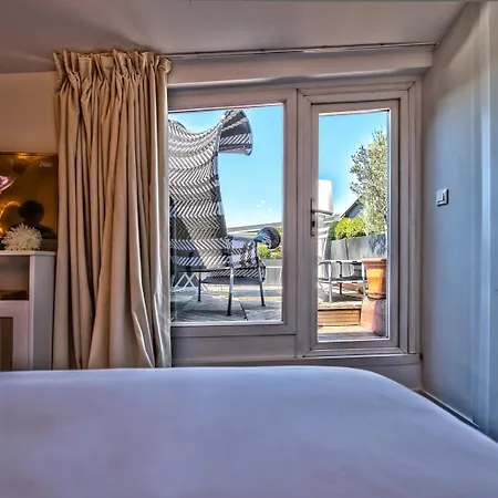 Des Beaux-arts Otel 4*
