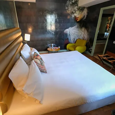 Des Beaux-arts Otel 4*